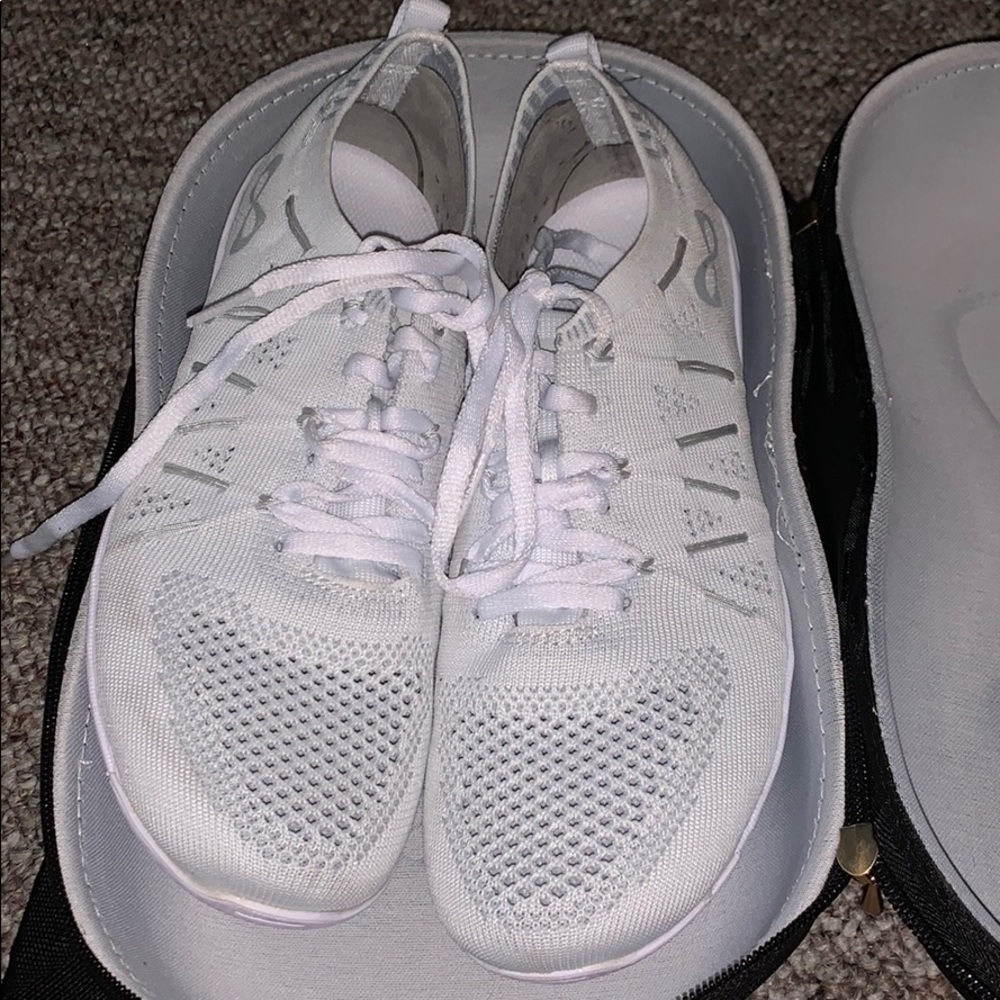 Women’s Nfinity cheer shoe